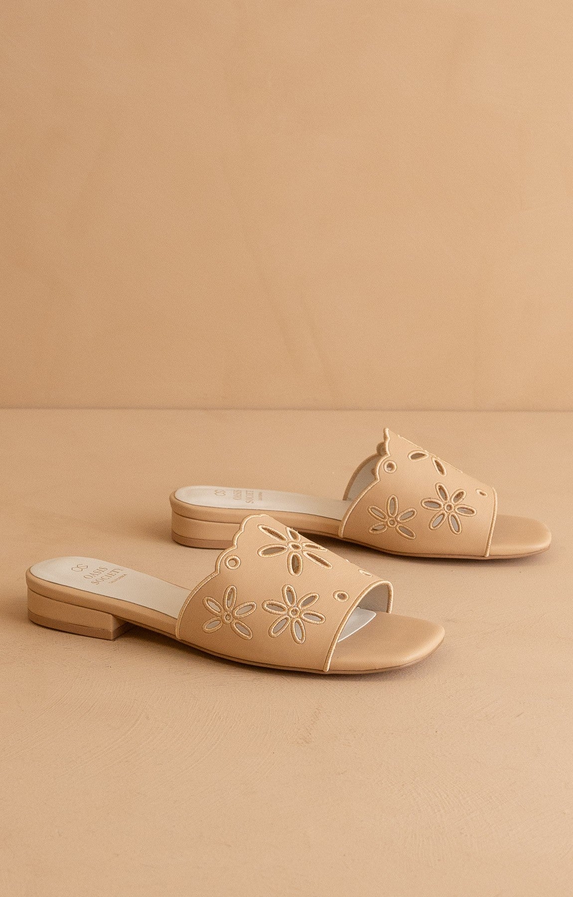 The Gwen - Flower Cutout Sandals